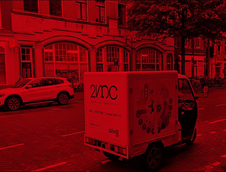 Fietscourier 2MC haalt bloedmonsters op bij Spaarndammerbuurt